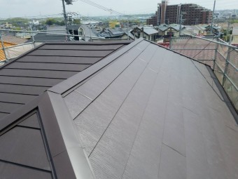 屋根工事 重ね葺き カバー工法 スーパーガルテクトフッ素