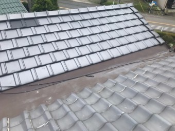 瓦雨漏り