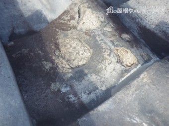瓦の凍て