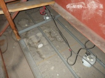 折半屋根雨漏れ