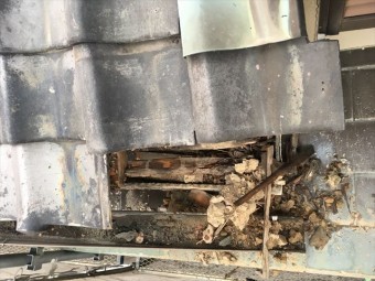 屋根崩れ 腐食による下地の劣化