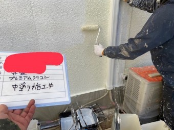 外壁塗装 中塗り
