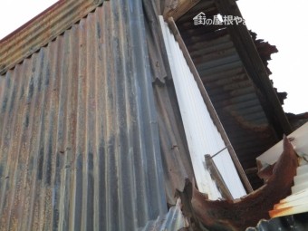 トタン壁補修前