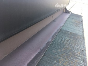 スレート屋根 褪色 カビ カバー工法