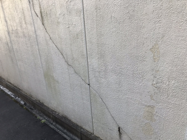 豊田市の外壁のひび割れ