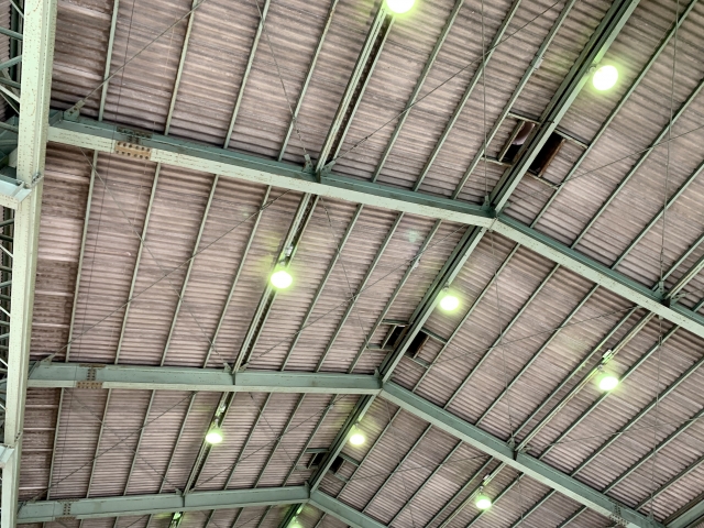 豊田市の工場の天井内側