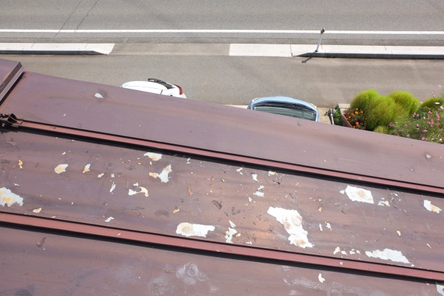 豊田市で剥がれのあるトタン屋根