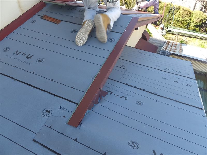 板金屋根葺き替え工事　ガルバリウム鋼板
