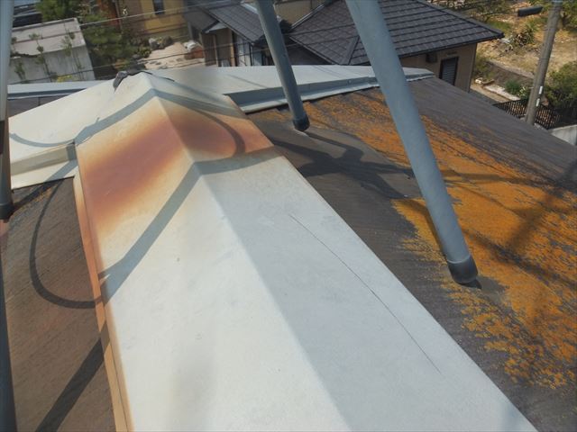 屋根点検　カラーベスト　棟鈑金　褪色　サビコケやカビ