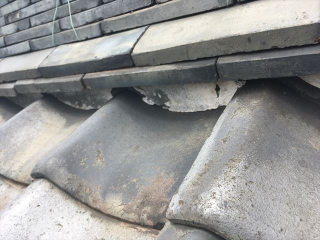 瓦屋根　屋根点検　割れ　漆喰　剥離　劣化