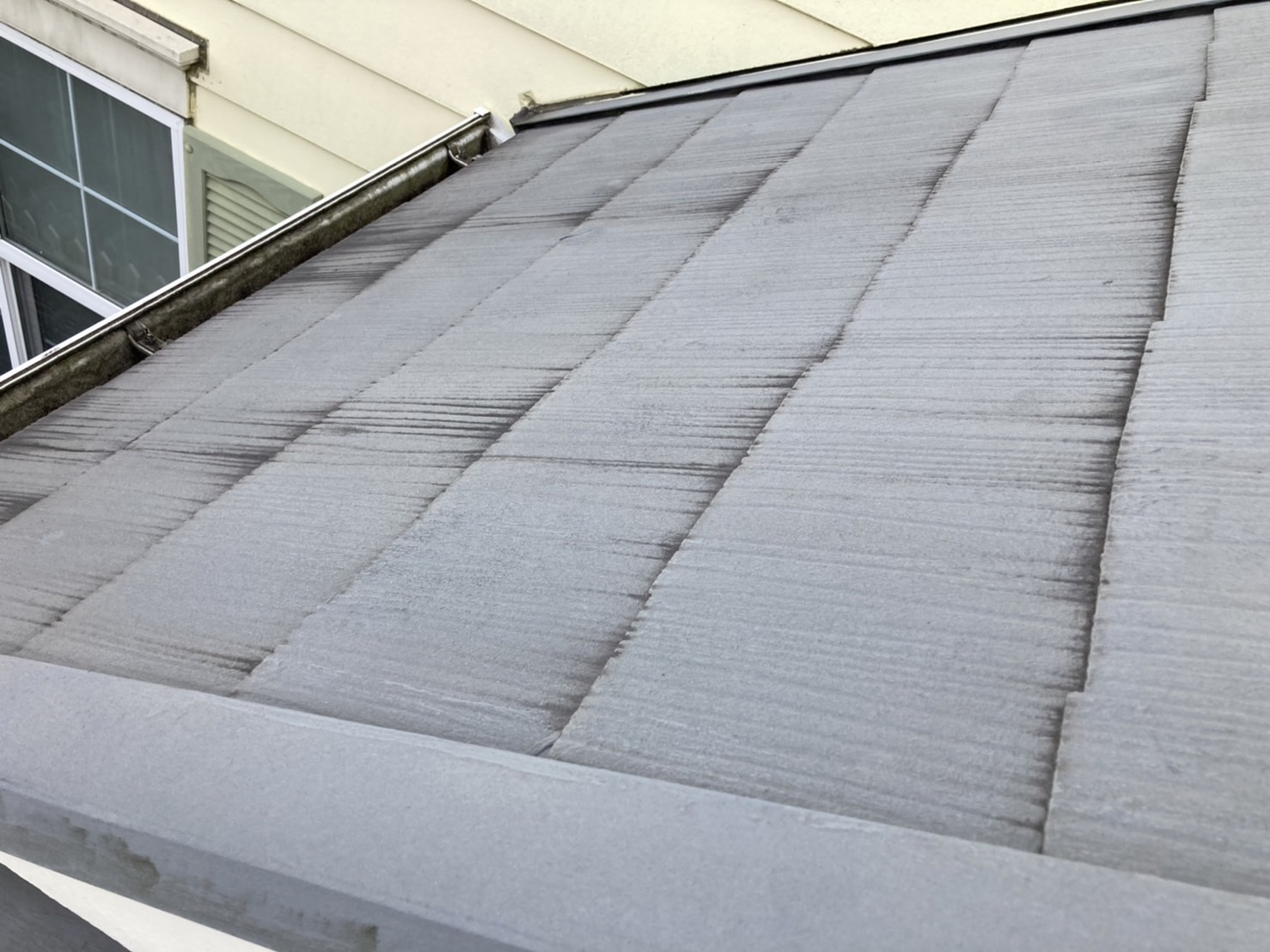 岡崎市にて黒い汚れが付着している屋根の無料点検を実施