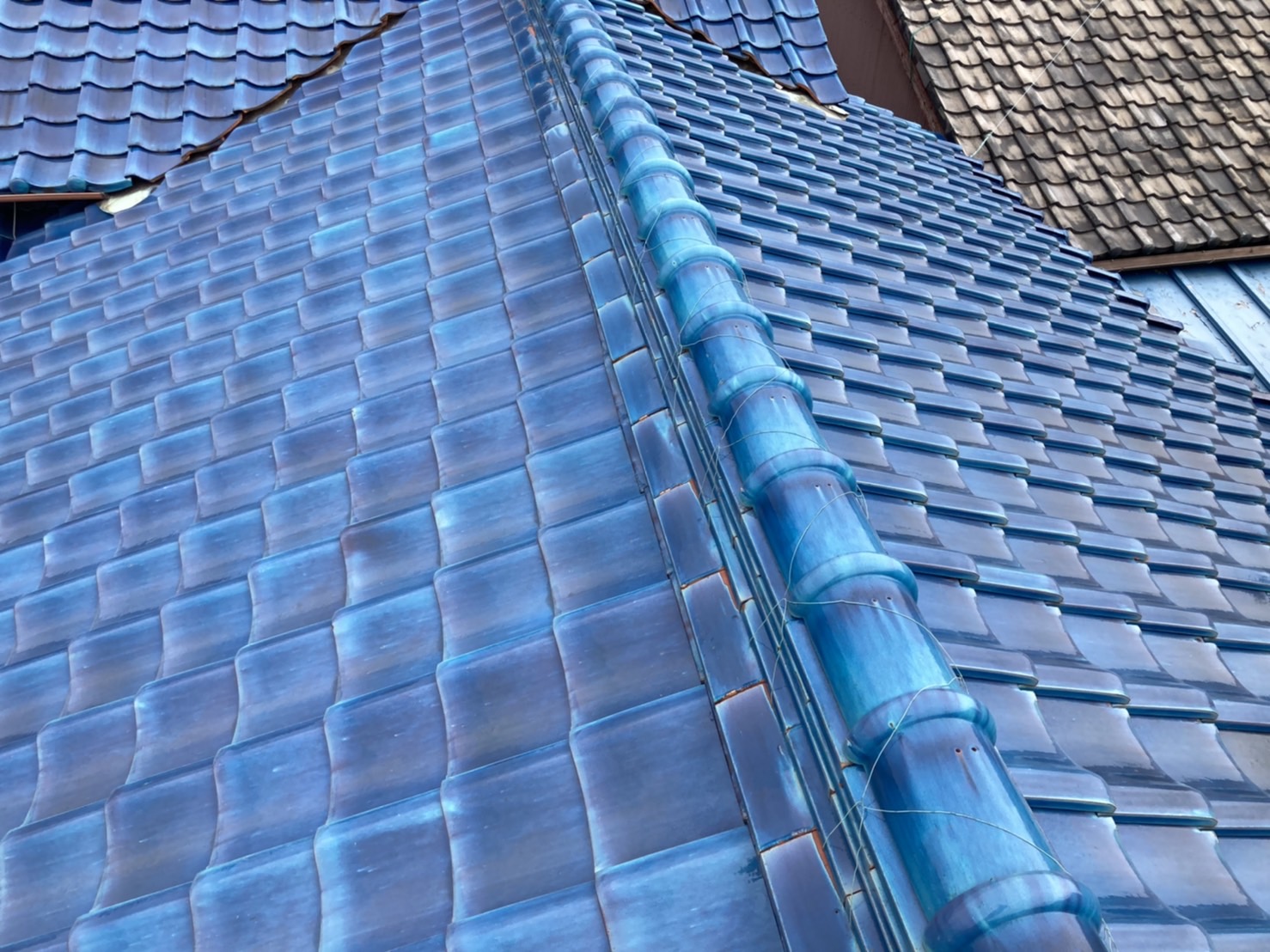 豊田市にて青色の瓦屋根の無料点検を実施。瓦は定期点検で安心！
