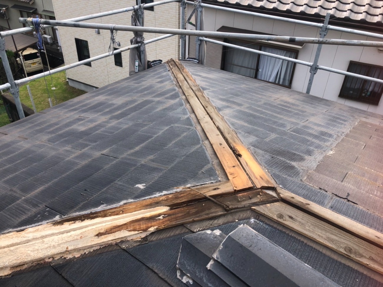 刈谷市でスレートの経年劣化が進行したので屋根カバー工事を実施