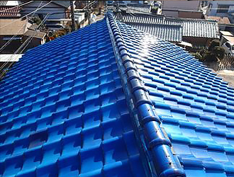 青い瓦屋根