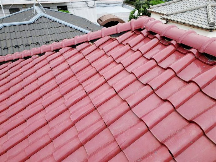 紅色の瓦屋根